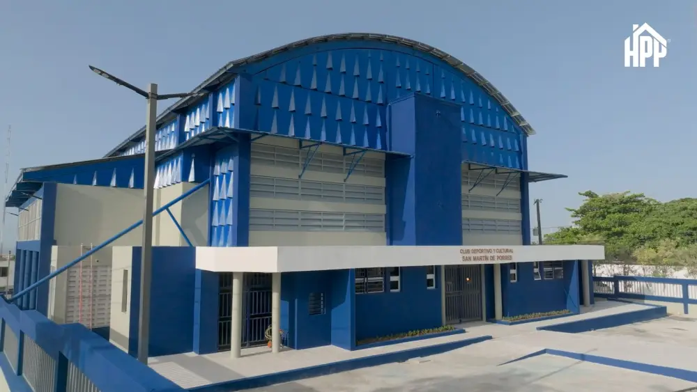 Fachada renovada del Club Deportivo y Cultural San Martín de Porres